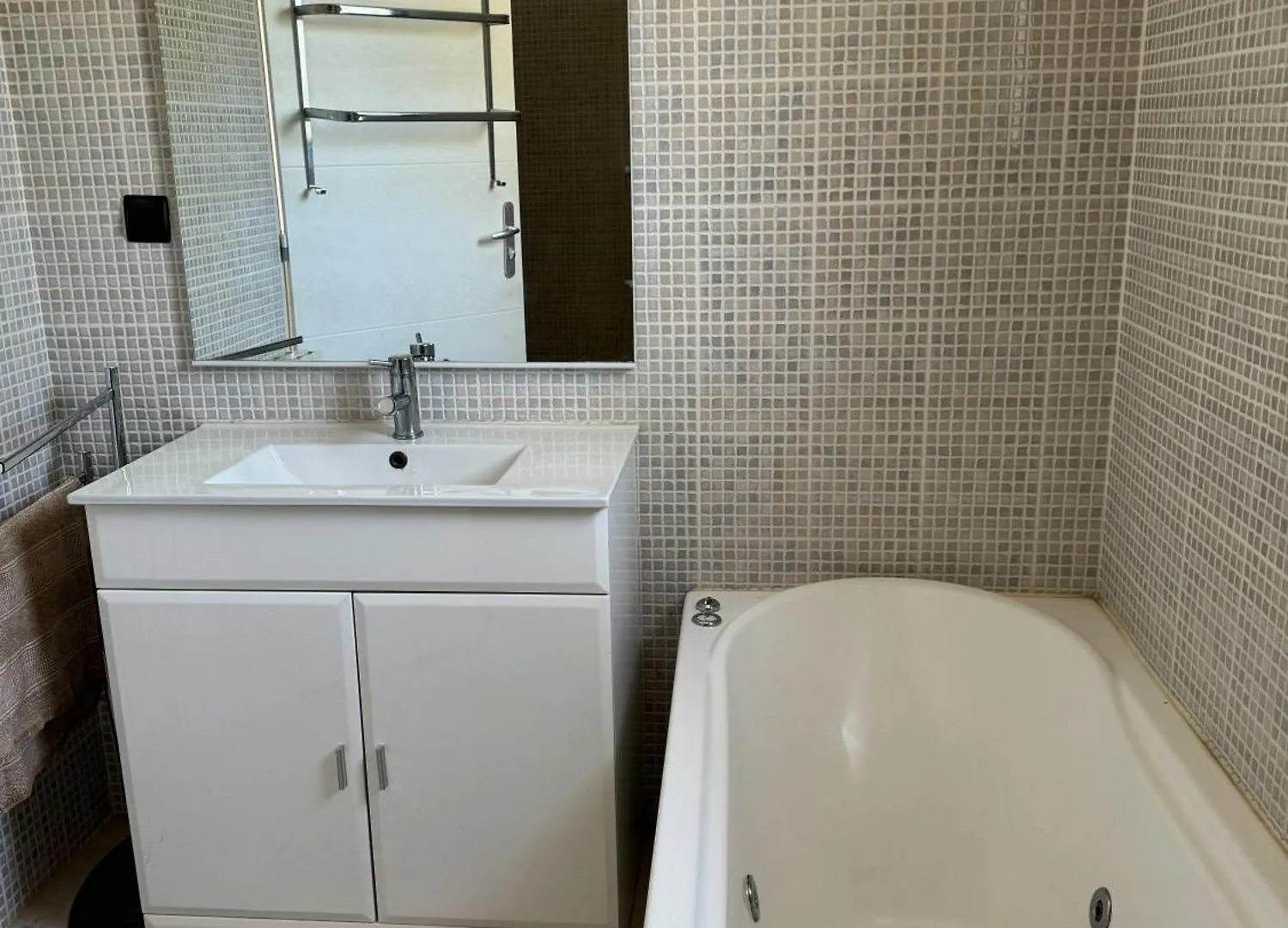 Holiday home Gite La Crau & Piscine - Oliveraie Bio Mas De Cargane Entressen France
