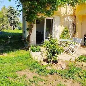  Appartement Joli D'entressen Dans Mas En Campagne Avec Piscine Jeux D'extérieurs Pour Enfants Terrain De Pétanque