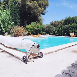  Appartement Superbe D'entressen Dans Mas En Campagne Avec Piscine Et Espace De Jeux Extérieurs Pour Les Enfants Et Terrain De Pétanque